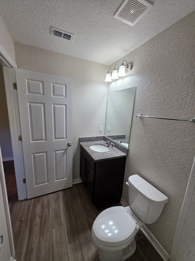 Building Photo - Charming 3 bed 2 bath in Inverness