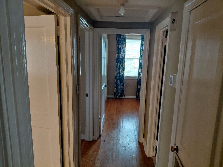 Building Photo - 708 Glenwood Rd