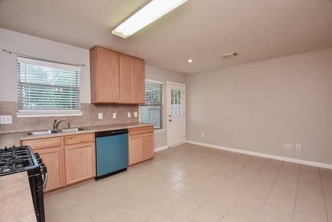 Building Photo - 15327 Mission Oak Dr