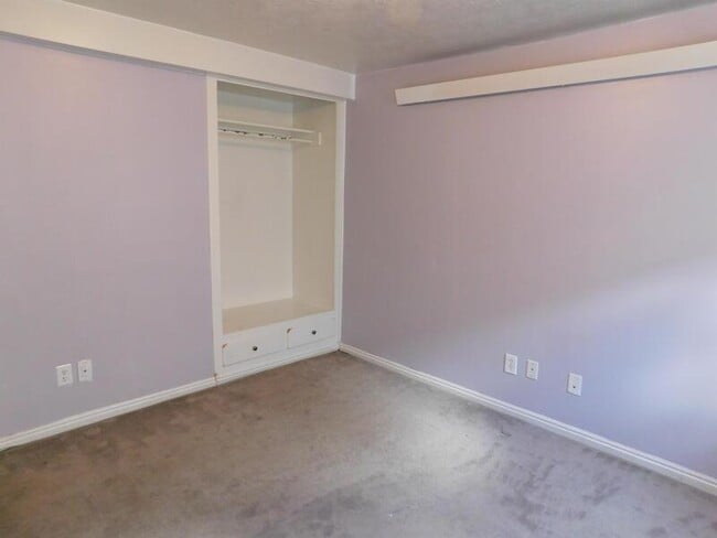 Building Photo - 517 E 500 S
