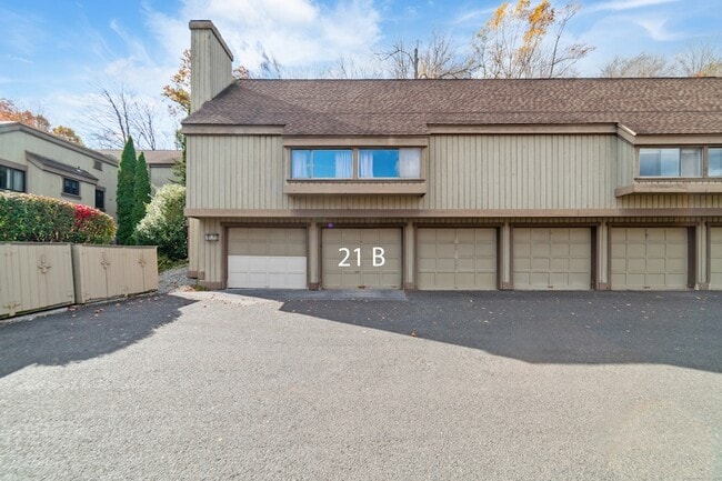 Building Photo - 21 Heritage Vlg