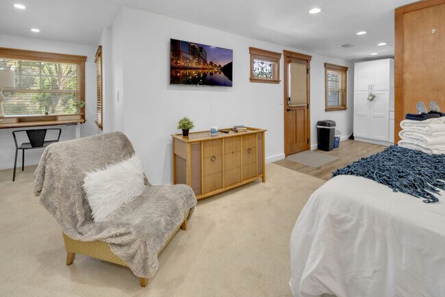 Building Photo - 1072 Johnson Ave