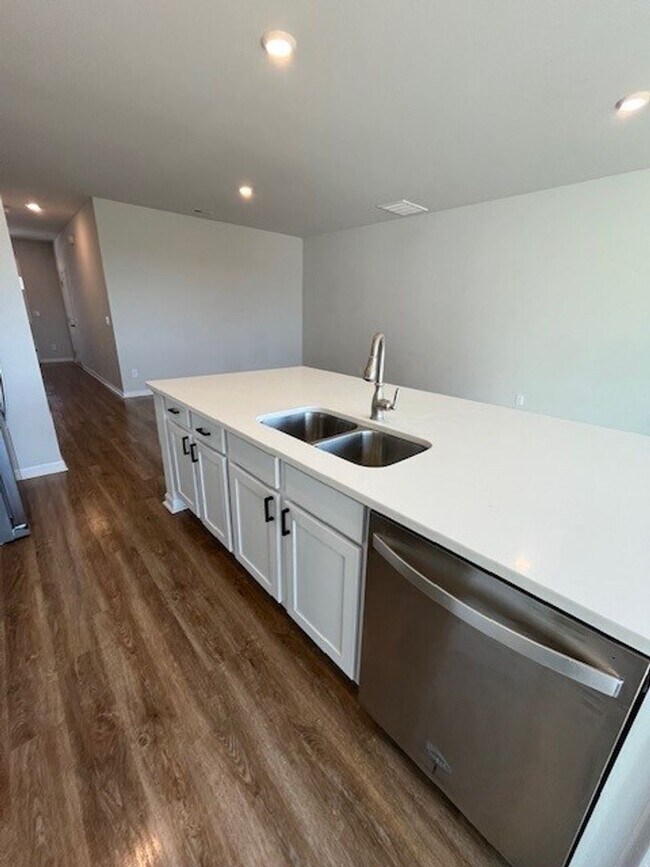 Building Photo - B6760 ( tenant break lease 5/12/26)