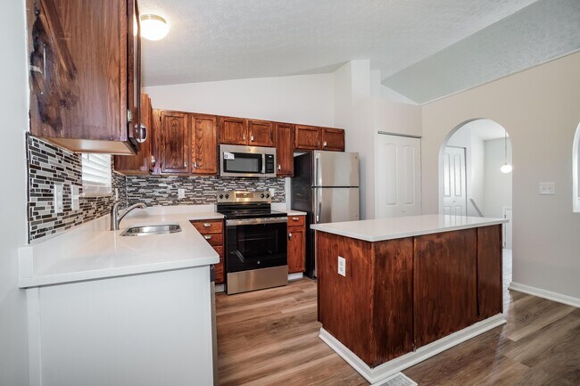 Building Photo - 3253 St Bernard Cir