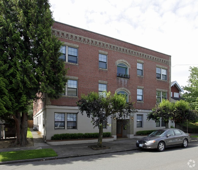 Building Photo - 2934 SE Alder St