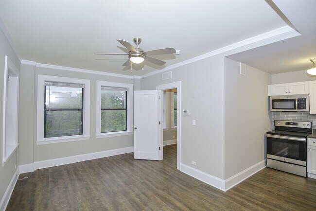 Building Photo - 817 W Lakeside Pl