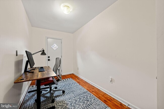 Building Photo - 139 Hawaii Ave NE