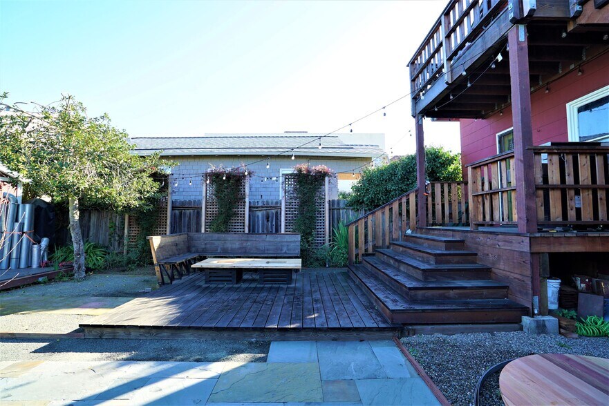 Building Photo - 860 55th St