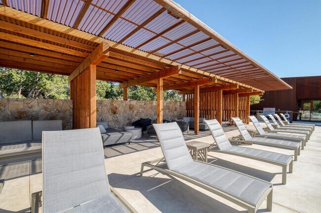 Building Photo - 1113 Wolf Hollow Dr