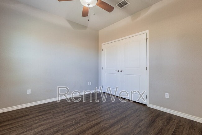 Building Photo - 120 Navarro Xing