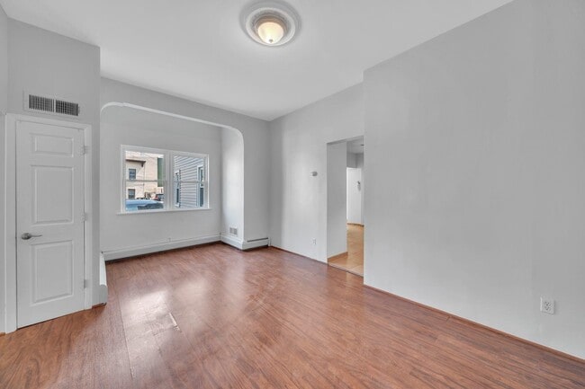 Building Photo - 322 Webster Ave