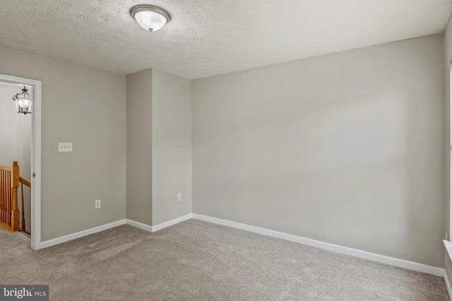 Building Photo - 8755 Thornbrook Dr