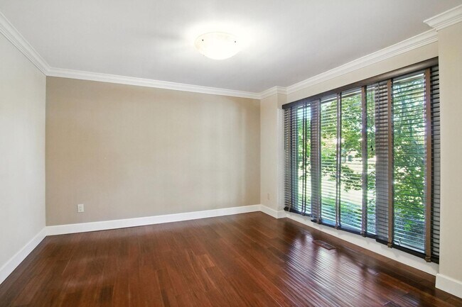 Building Photo - 5130 Provincial Dr