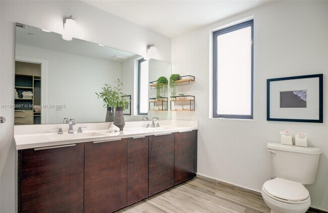 Building Photo - 2955 Bird Ave