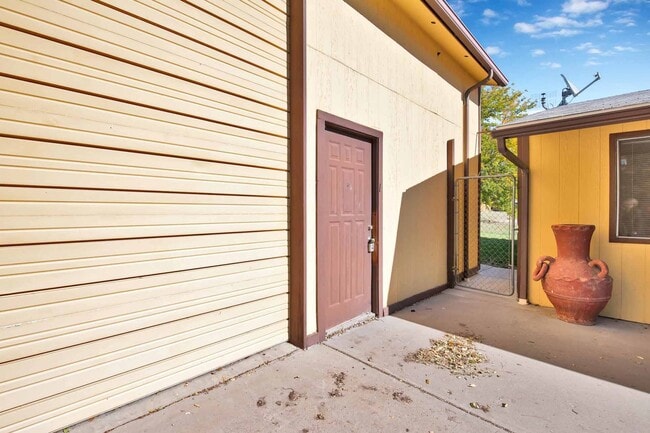 Building Photo - 3290 1/2 Lombardy Lane