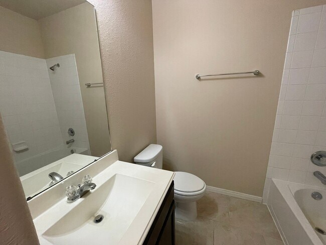 Building Photo - 1826 Bravos Manor Ln