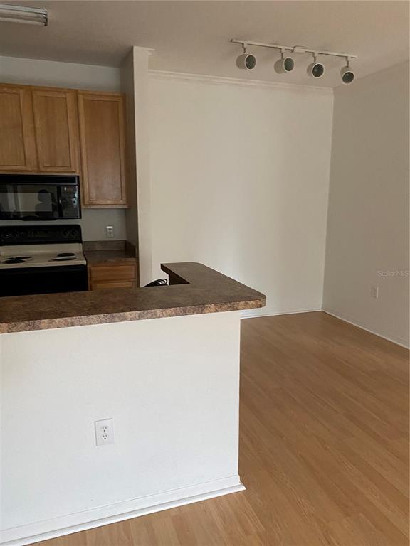 Building Photo - 10211 Courtney Palms Blvd