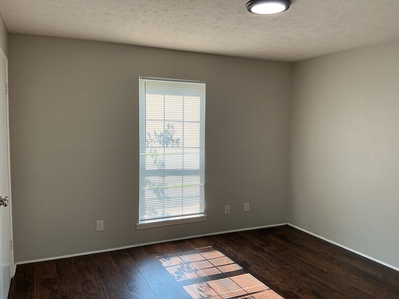 Building Photo - 251 Tinker Hill Cv
