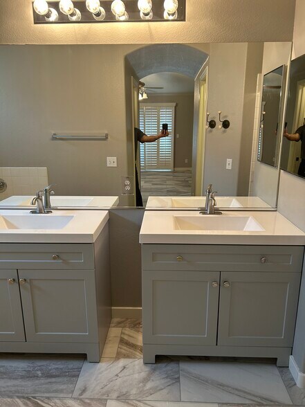 Building Photo - 4207 Oak Bay Way