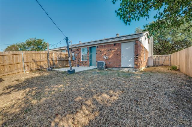 Building Photo - 830 Woodland Ct