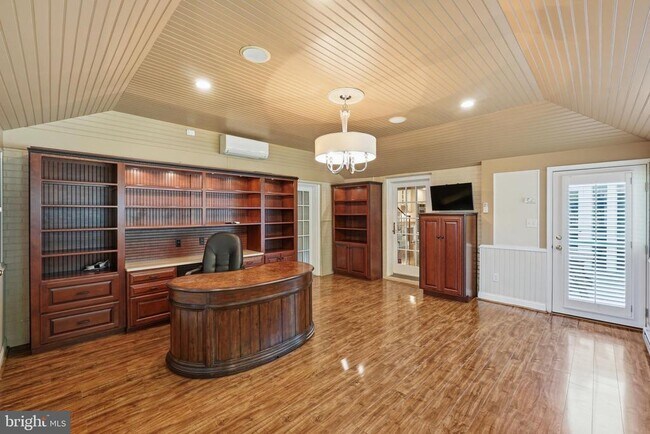 Building Photo - 9904 Hall Rd
