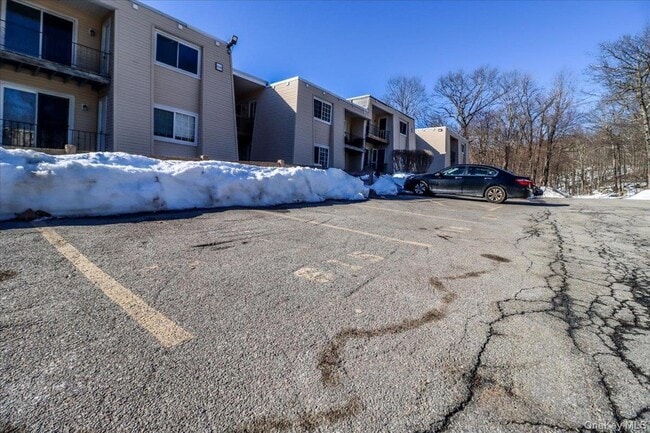 Building Photo - 615 Fox Run Ln