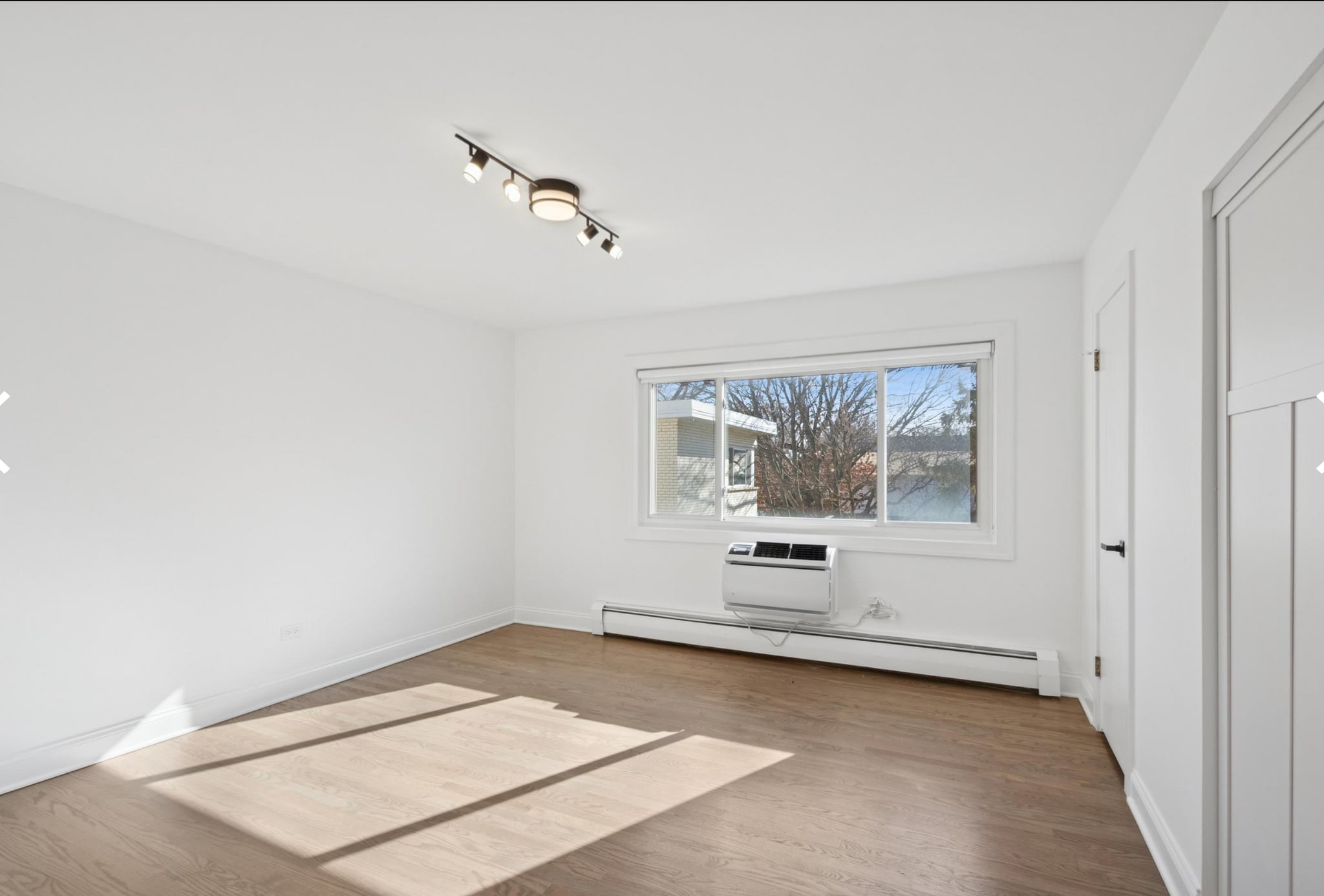 Building Photo - 4201 N Paulina St
