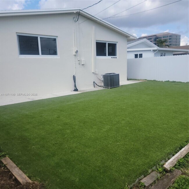 Building Photo - 551 NW 60th Ct