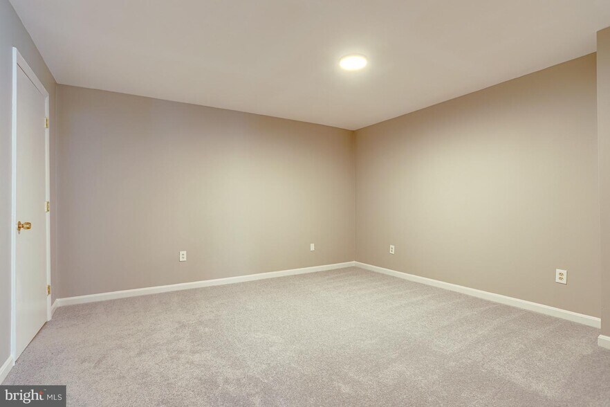 Building Photo - 20366 Hartwell St
