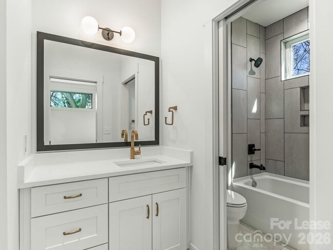 Building Photo - 1310 N Davidson St