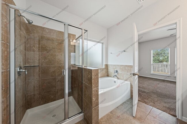 Building Photo - 418 Cross Dr.