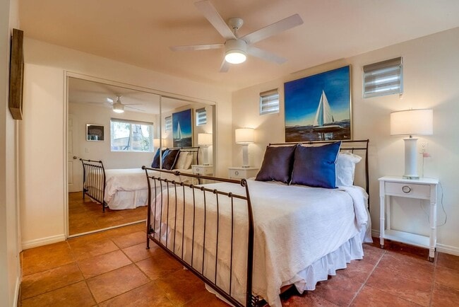 Building Photo - Private Rooftop Deck South Mission Beach