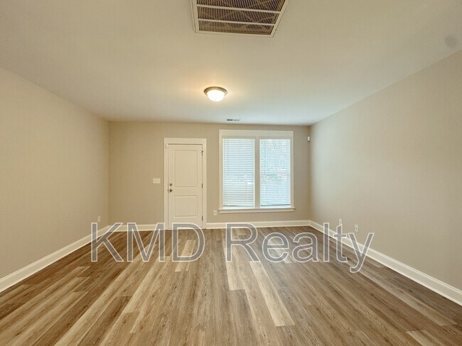 Building Photo - 807 McArthur Ave