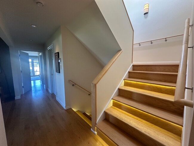 Building Photo - 304 Twin Peaks Blvd