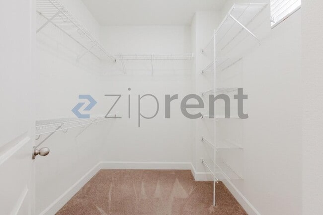 Building Photo - 873 Willow Bridge Dr