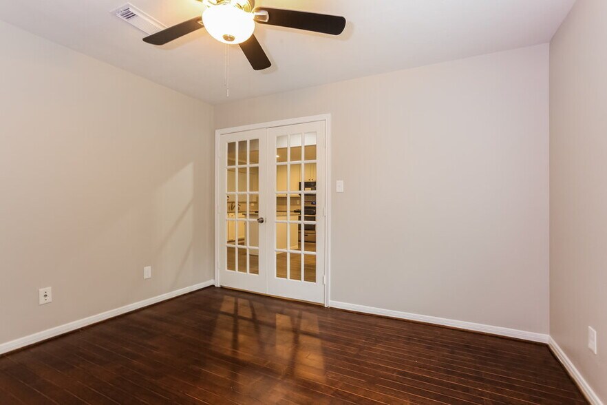 Building Photo - 8022 Bunting Ct