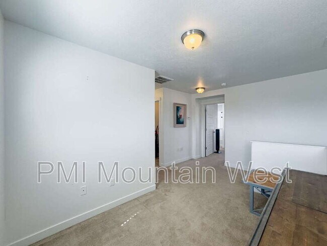Building Photo - 3565 Water Lilly Ln