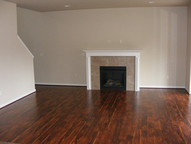 Building Photo - 4 bedroom plus a den in Puyallup