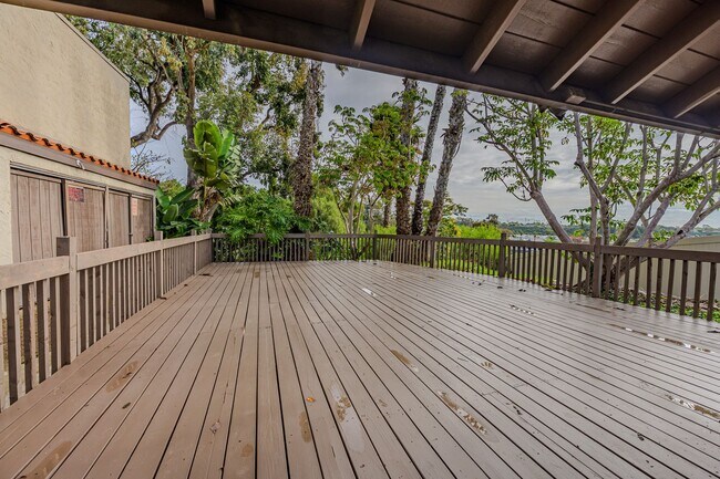 Building Photo - Beautifully Remodeled 1 BD, 1 Mile to beach