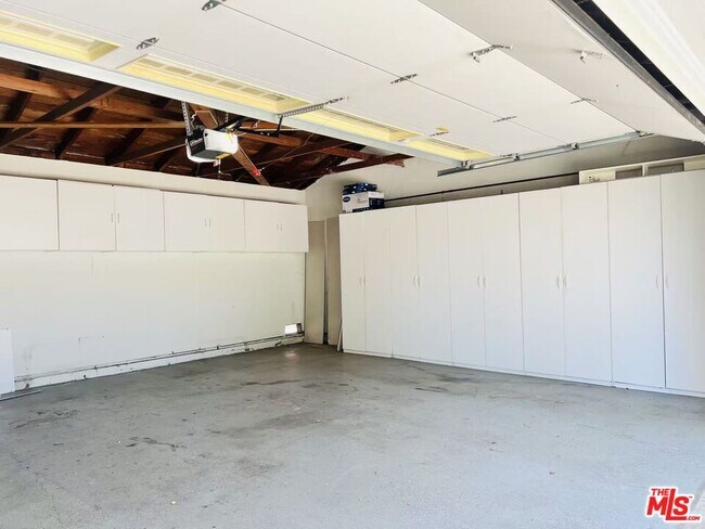 Building Photo - 24021 Welby Way