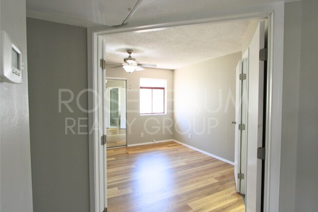 Building Photo - Cute and cozy 2-beds, 2-baths upstairs con...