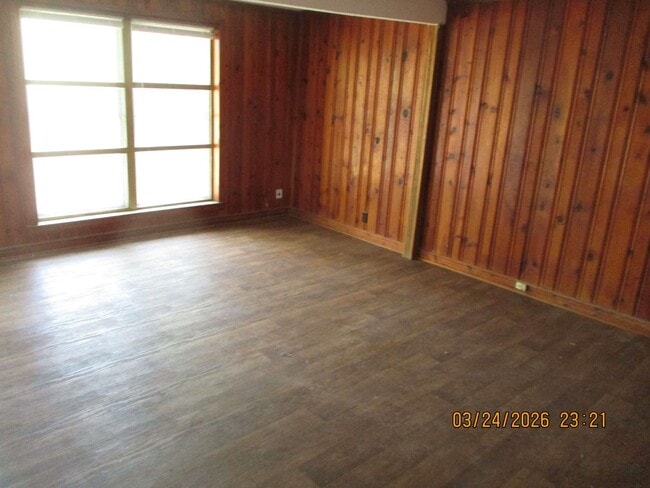 Building Photo - 1405 11th Ave