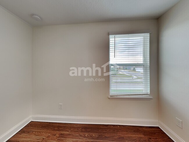 Building Photo - 900 Summer Stone Loop