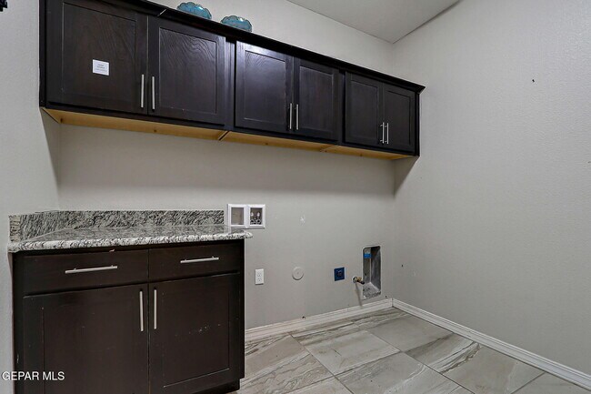 Building Photo - 14805 Holly Springs