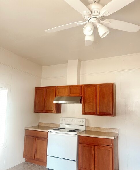 Building Photo - 602 W Rainey Ave