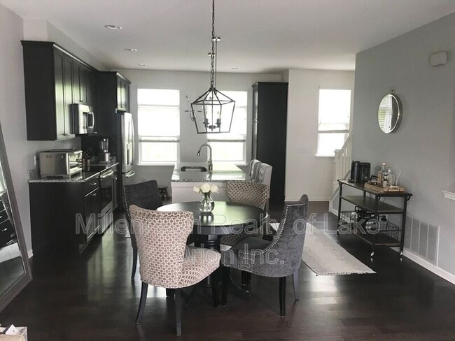 Building Photo - 1061 N Sherman Dr