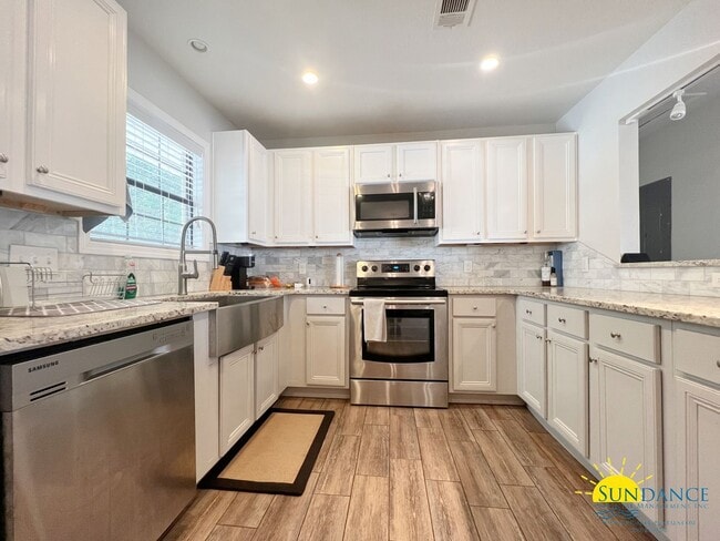 Building Photo - Gorgeous 3 Bedroom Home in Shalimar!