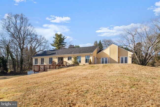 Building Photo - 901 Walker Rd