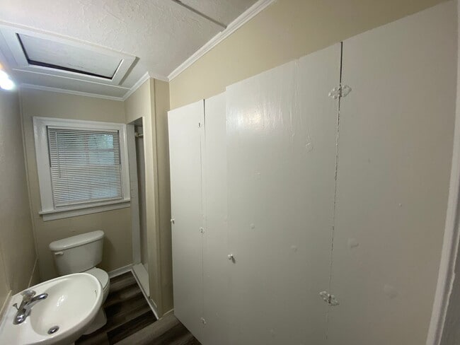Building Photo - 2317 Bertha St