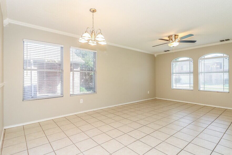 Building Photo - 8728 Polo Dr